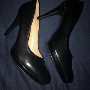 Nine West patent leather black pumps